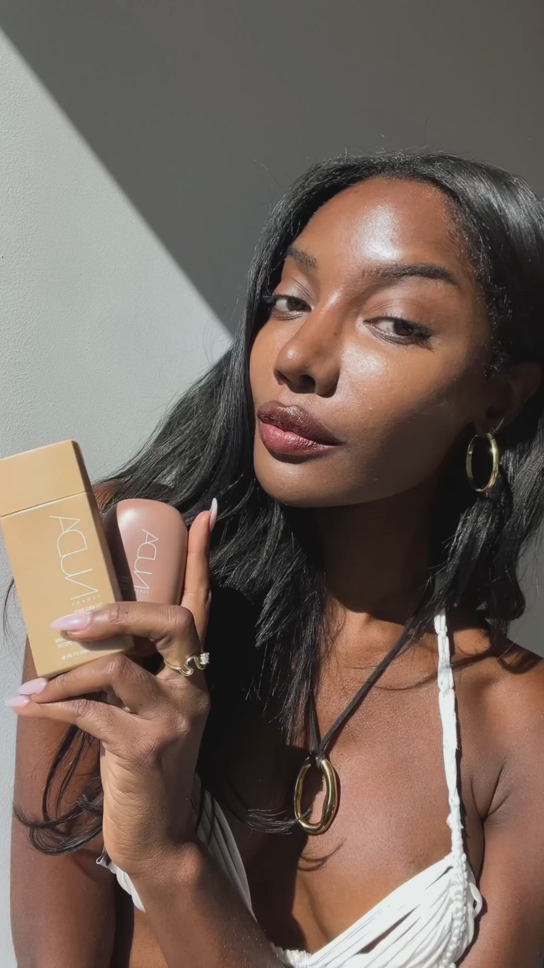 Nuda Solarglow Sunscreen Bronzing Glow Drops Video